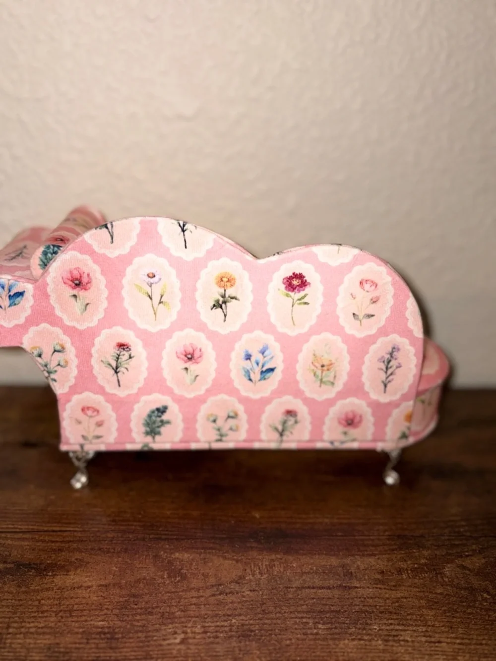 Viral New Mini Floral Chaise Lounge Jewelry Box Pink Velvet Vanity Decor
